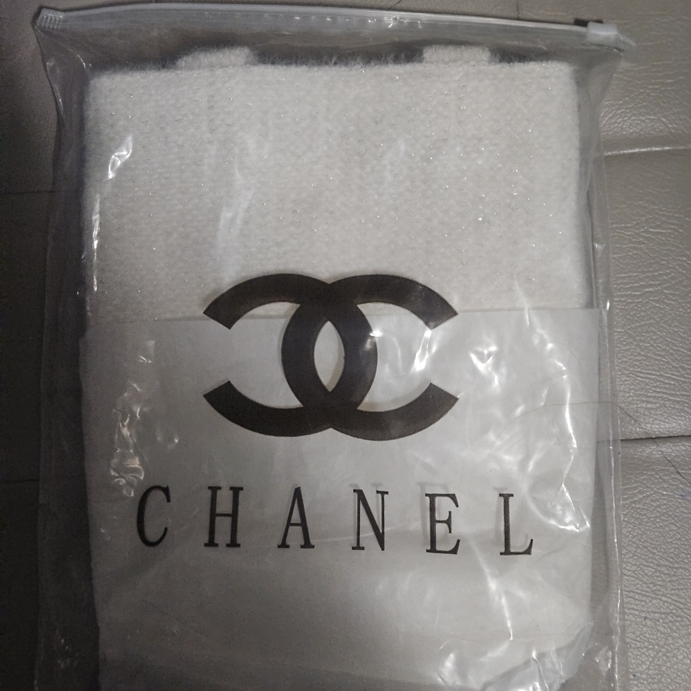 GWP CHANEL Small Tote. Off White Tote Bag NWT